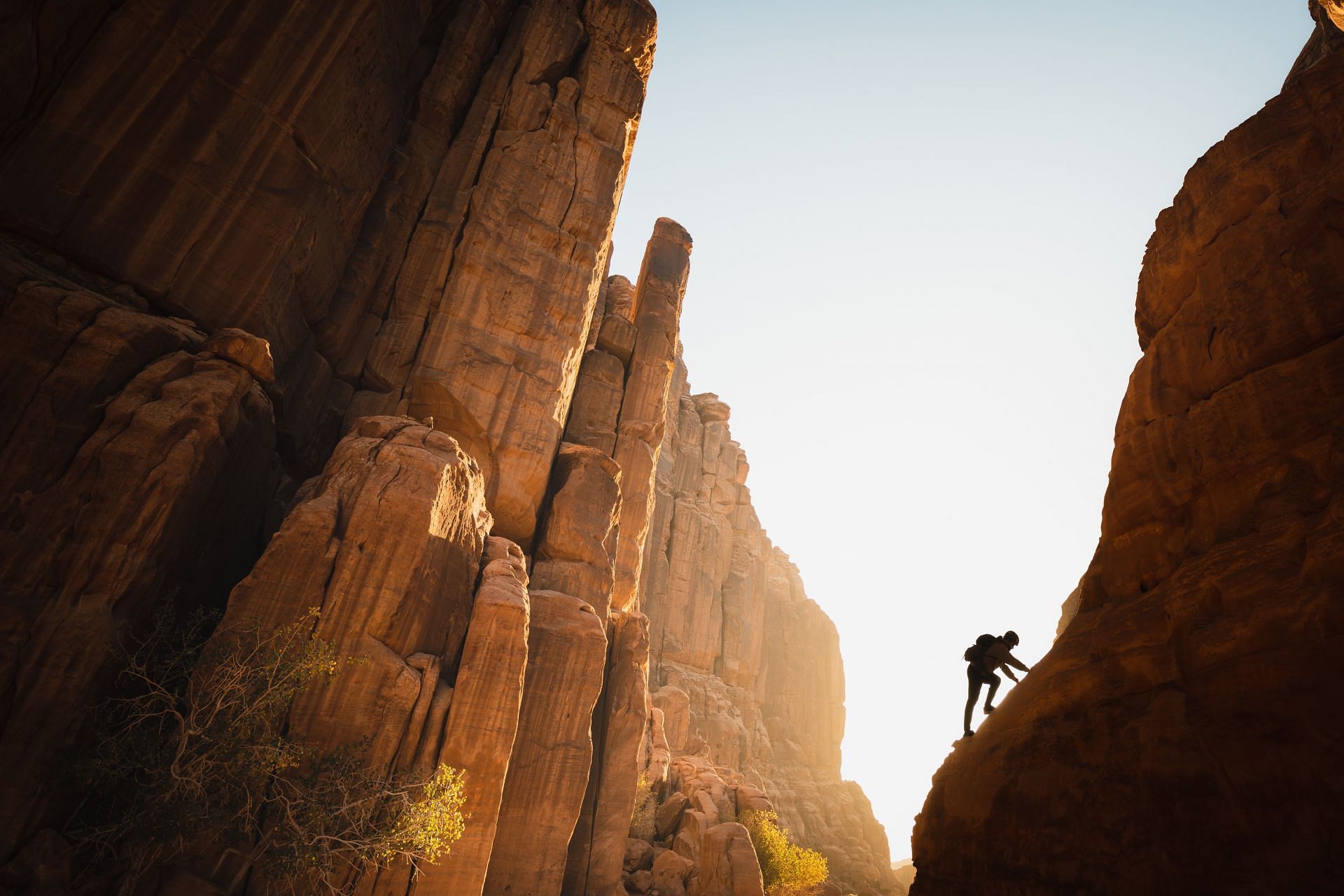 Trekking (Image via Unsplash/Neom)